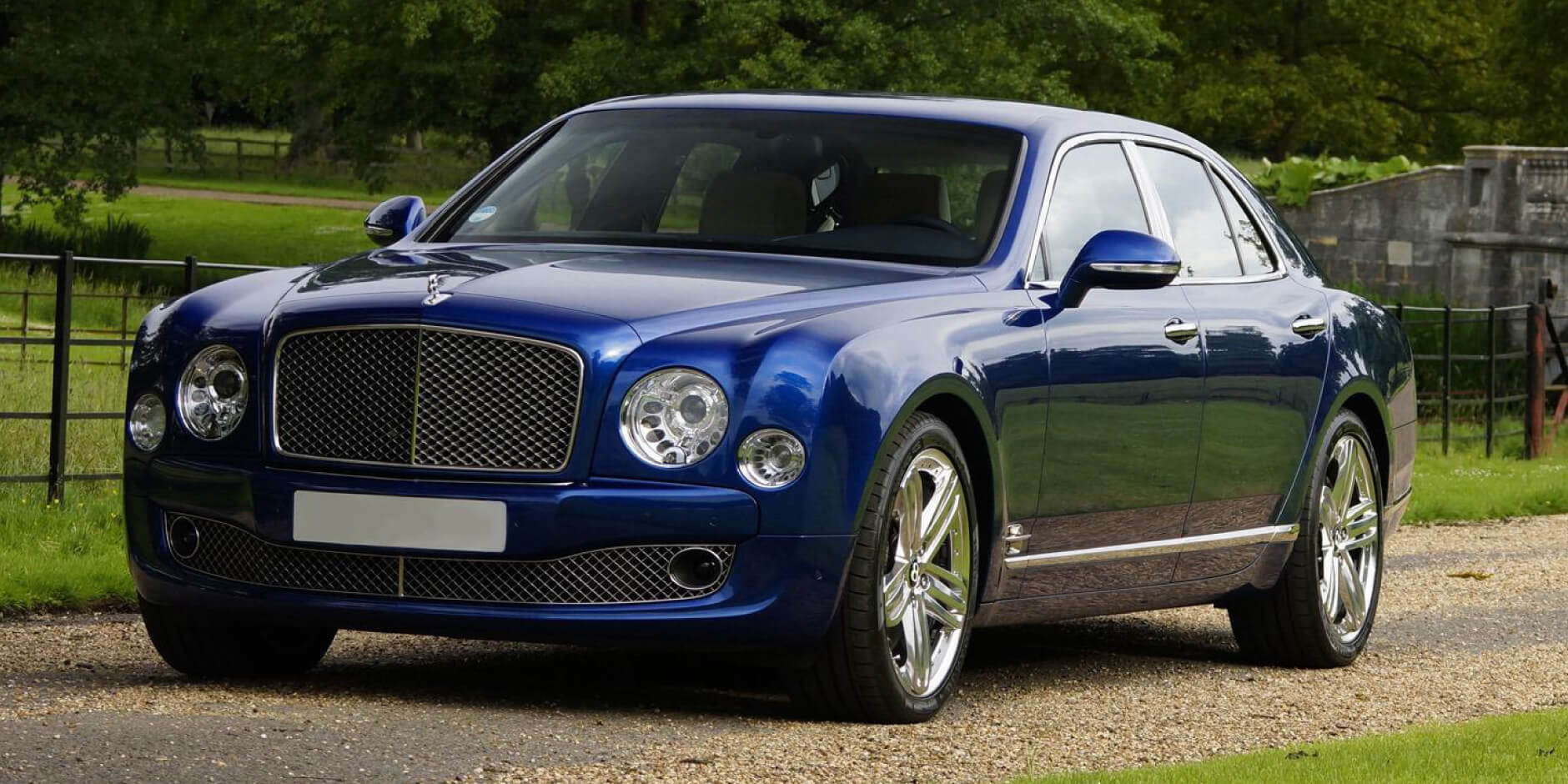 The Art of the Journey: Comparing the Bentley Mulsanne to Other Luxury Cars on UK Roads
