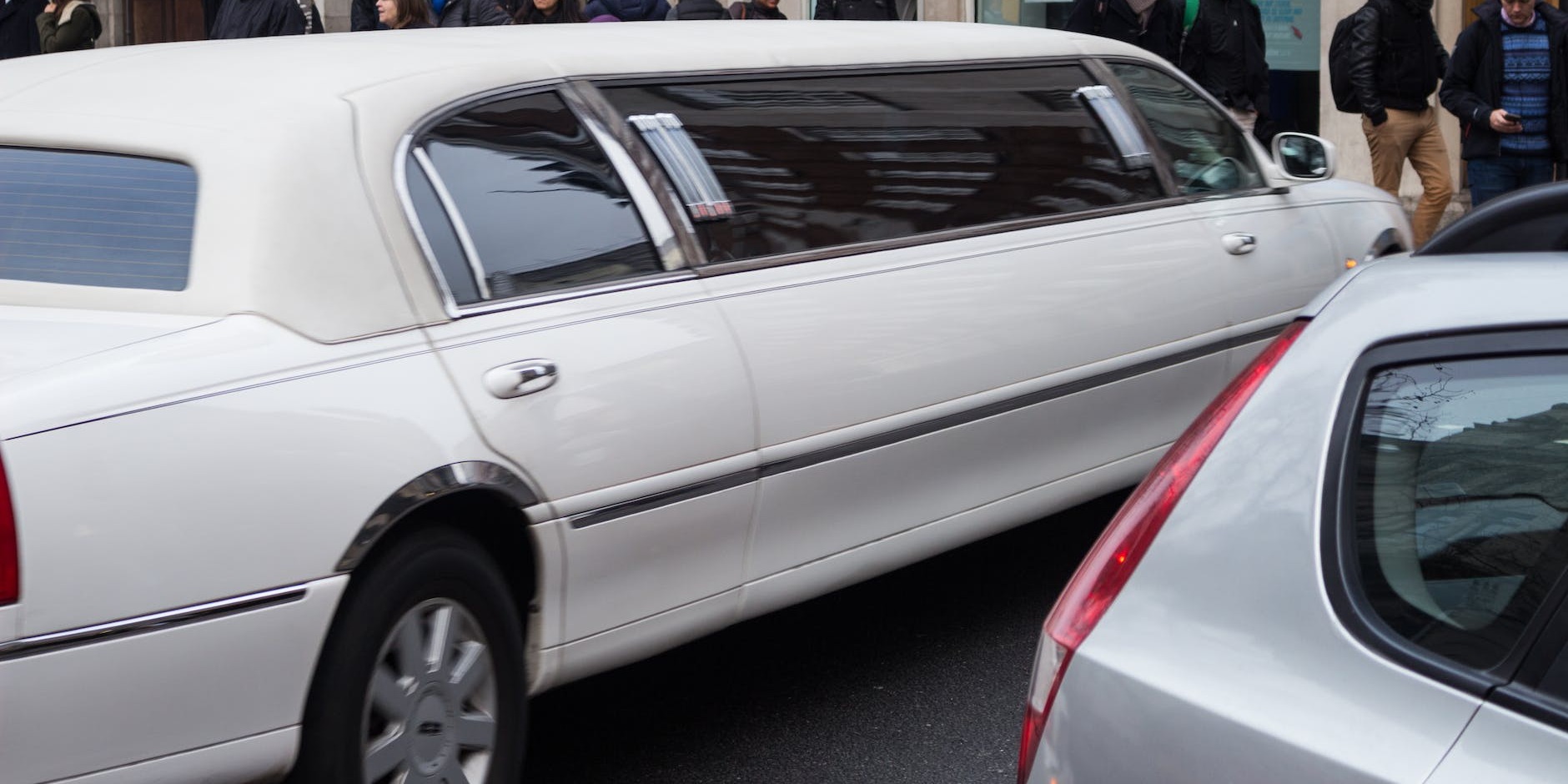 Essential Tips for Brides: Arriving in Style with a Limo in Essex
