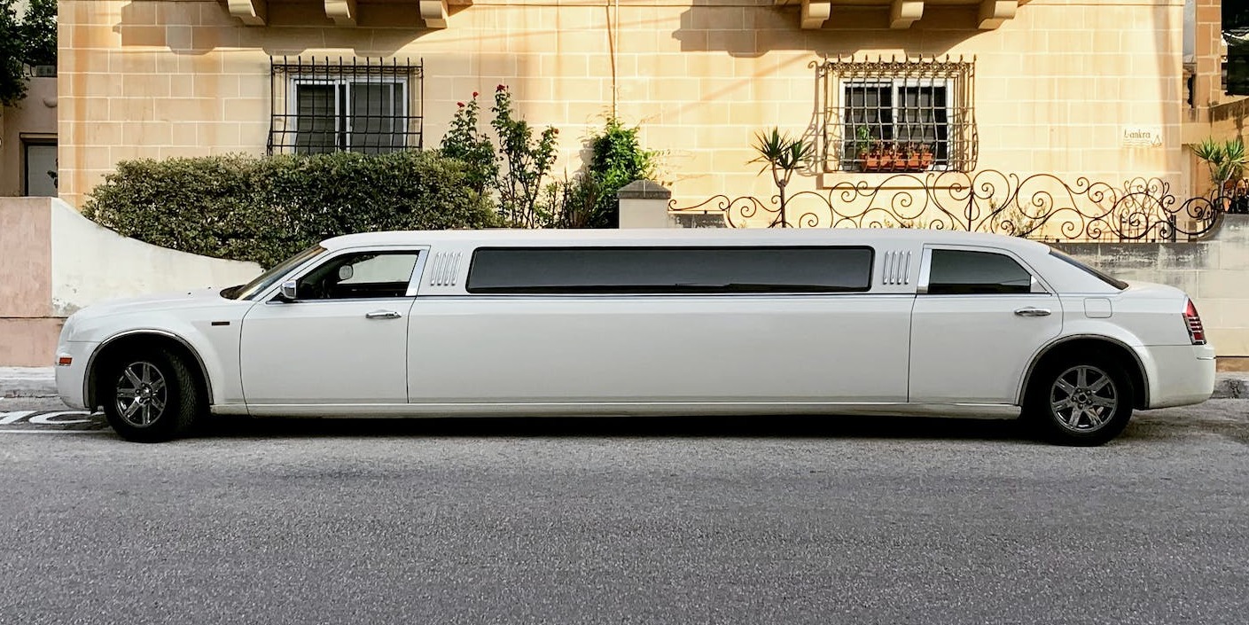 Discover the Opulent Features of Luxury Limos on Your Birmingham