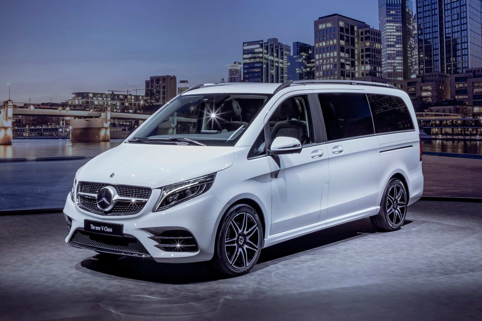 Maximising Comfort for Business Trips: Benefits of Hiring a Mercedes V-Class in Sheffield