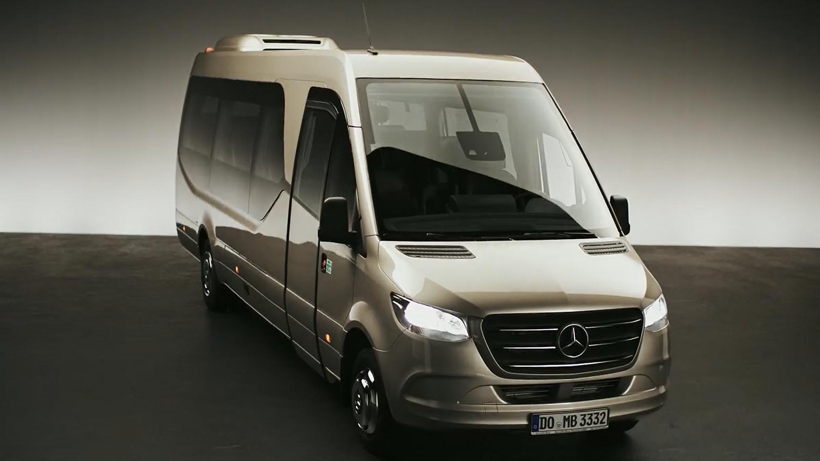Tips for Hiring the Perfect Minibus for Your London Event