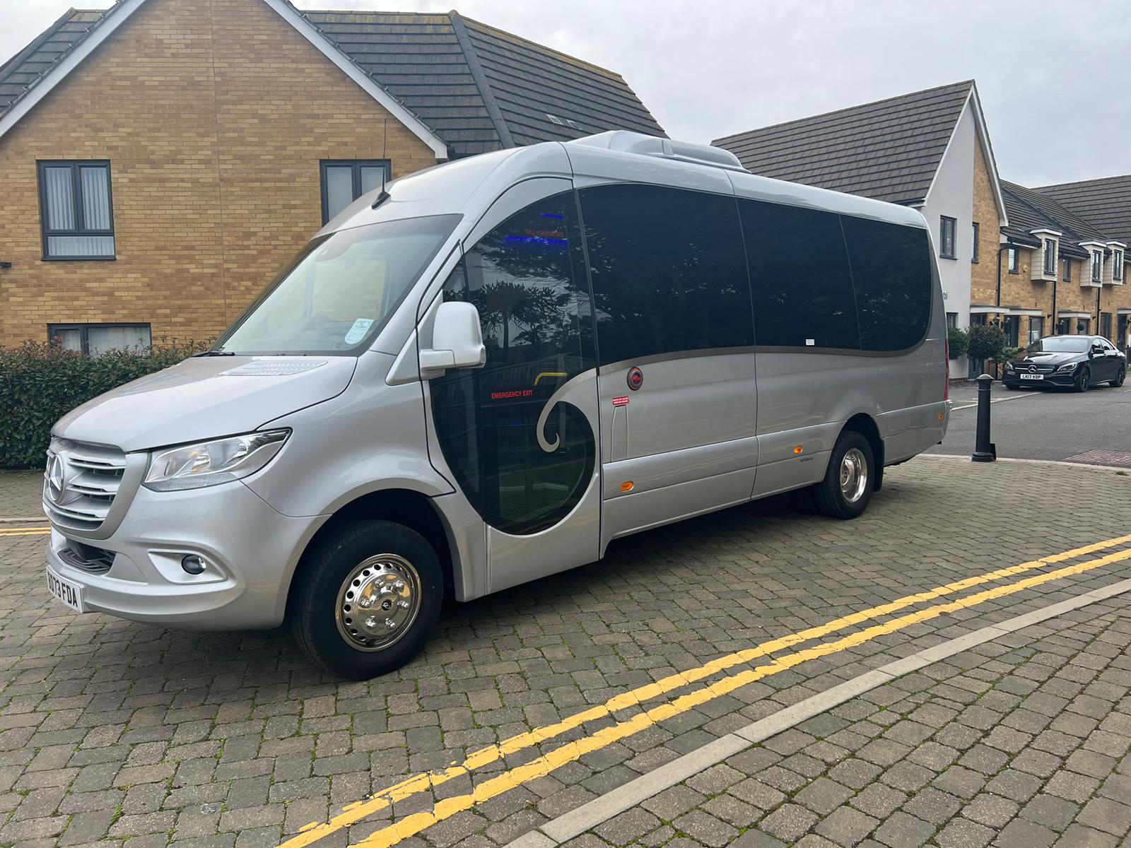 The Ultimate Guide to Minibus Hire in the UK