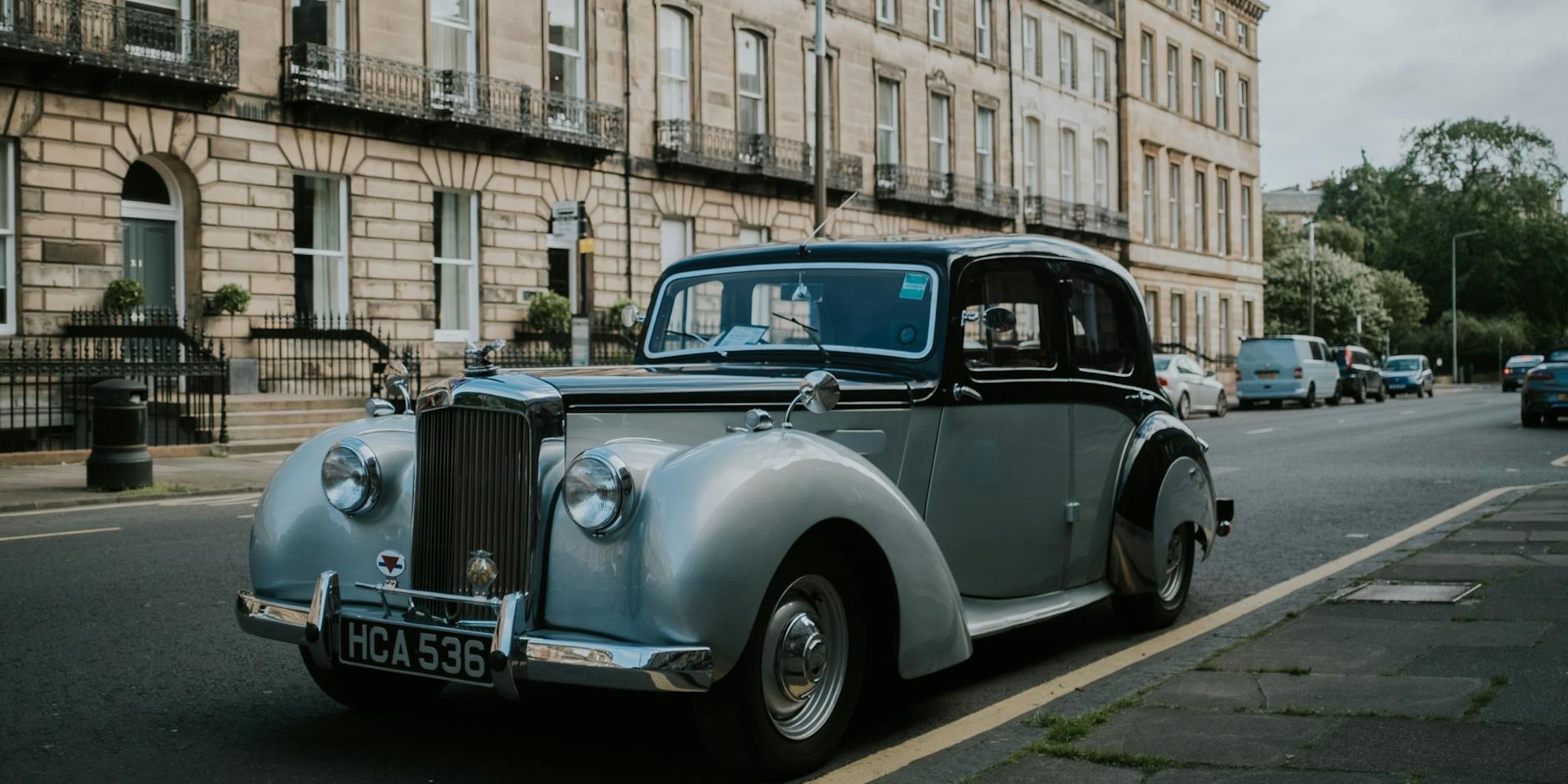 The Undeniable Charm of Vintage and Classic Cars at Prom Night