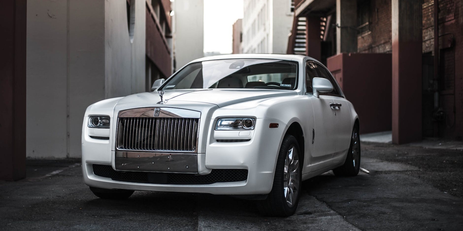 Choosing the Perfect Rolls Royce: A Comprehensive Guide for Your Prom in London