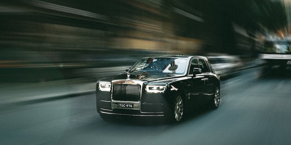 Arrive in Style: Choosing the Perfect Rolls Royce for Your Manchester Prom
