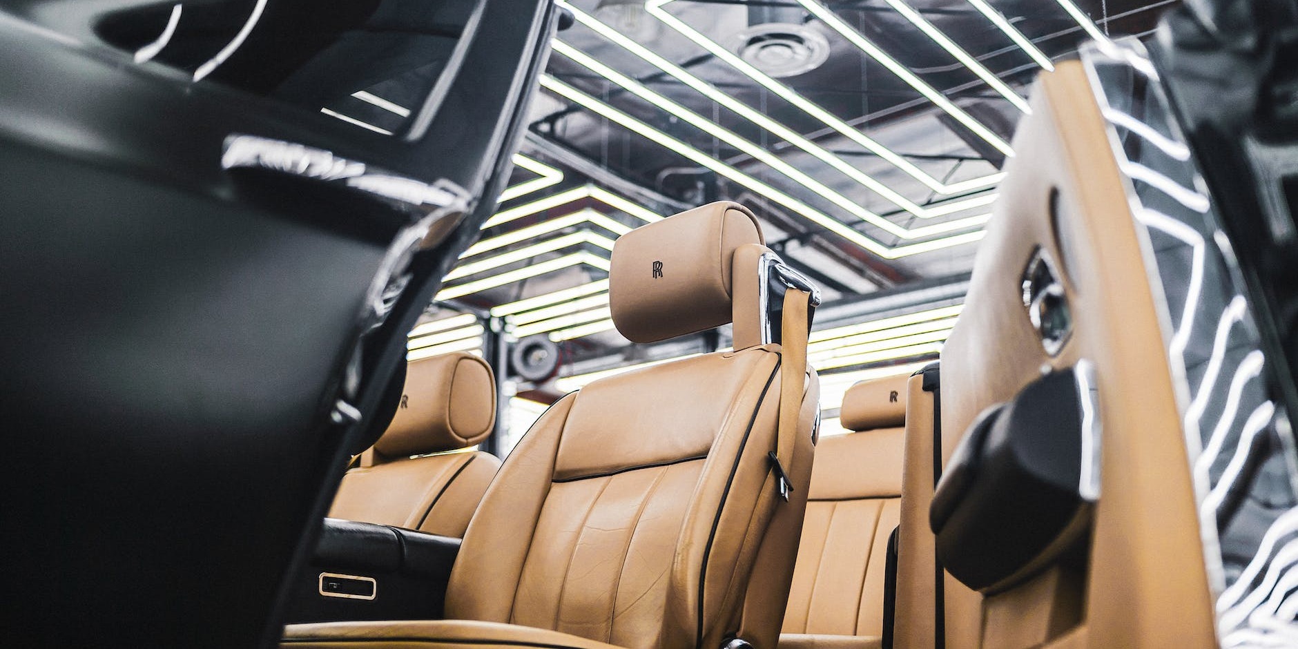 How to Experience the Pinnacle of Comfort with a Rolls Royce Phantom in Essex