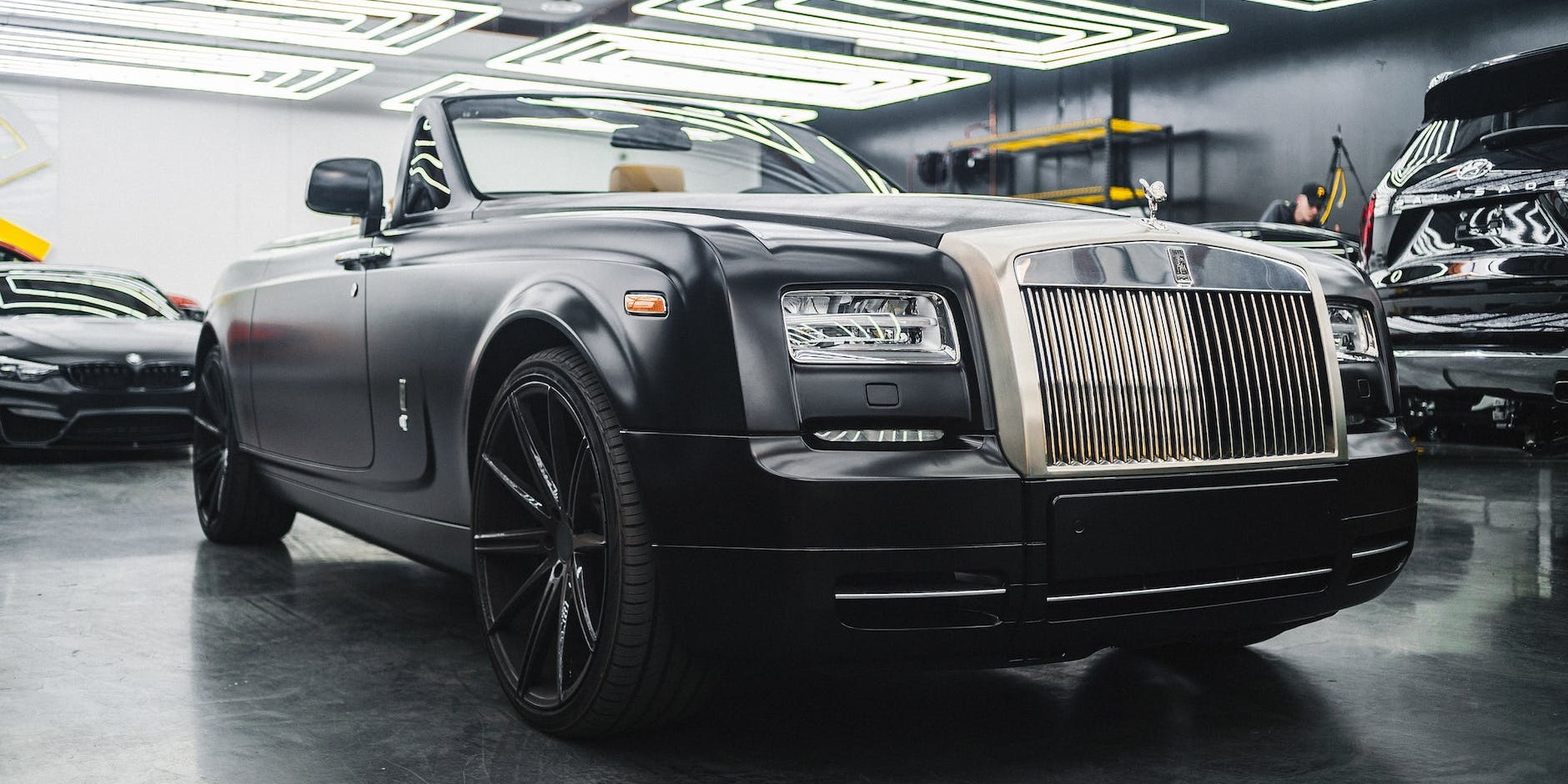 Choosing the Perfect Rolls Royce Model for Your Prom Night in Birmingham