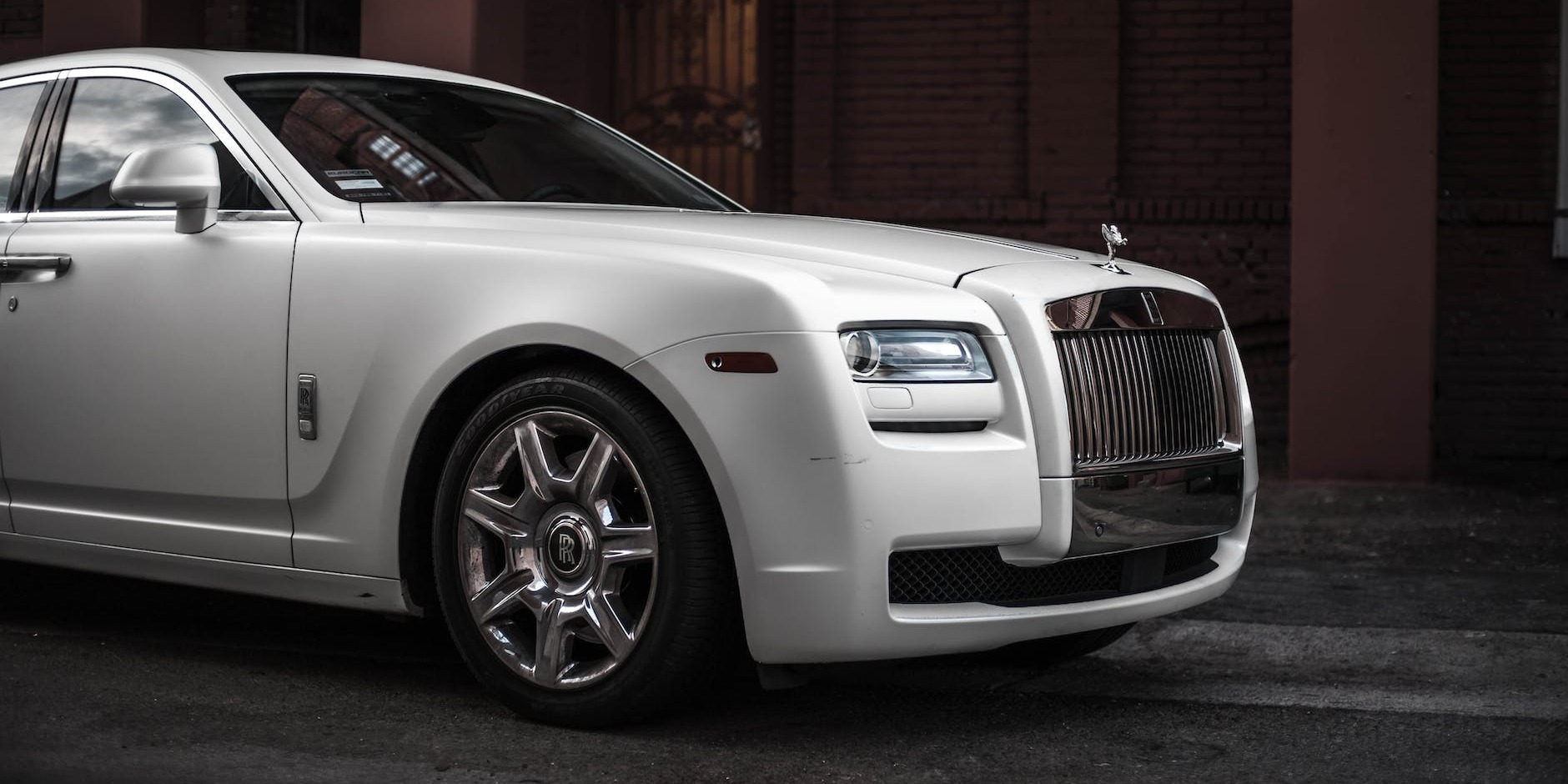 Rolls Royce Ghost: The Quintessential Luxury Experience in Gravesend