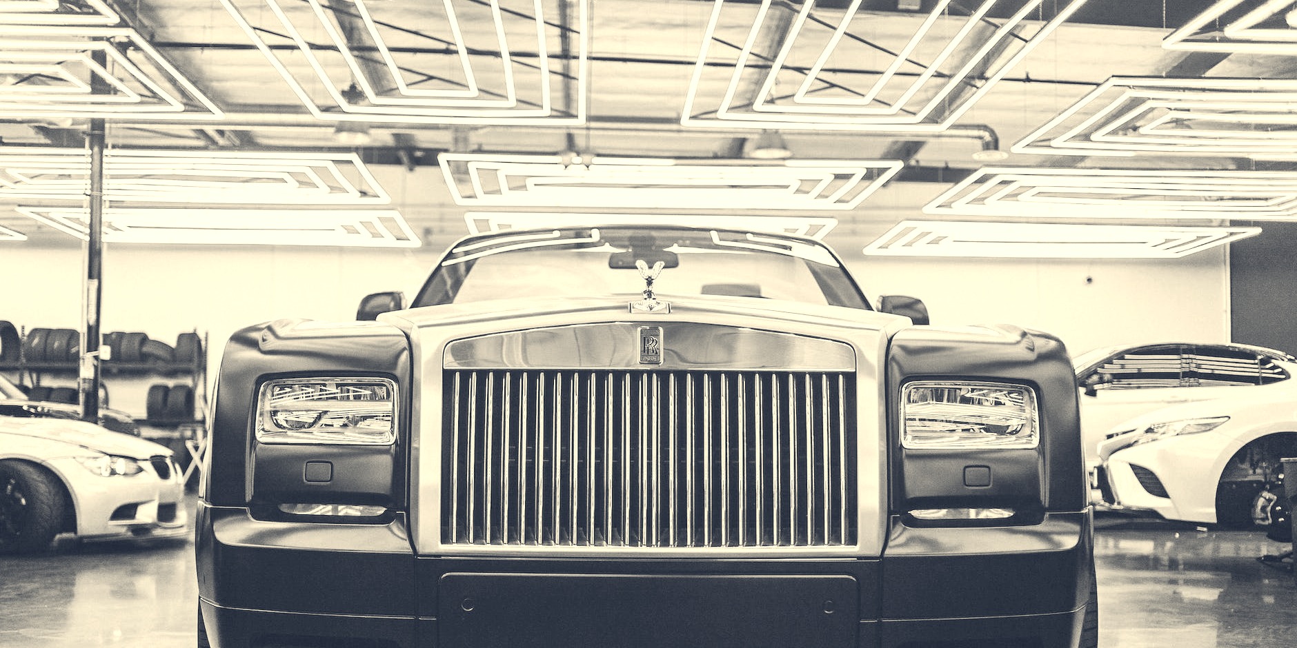 Discover London's Luxury with Our Ultimate Guide to Hiring a Rolls