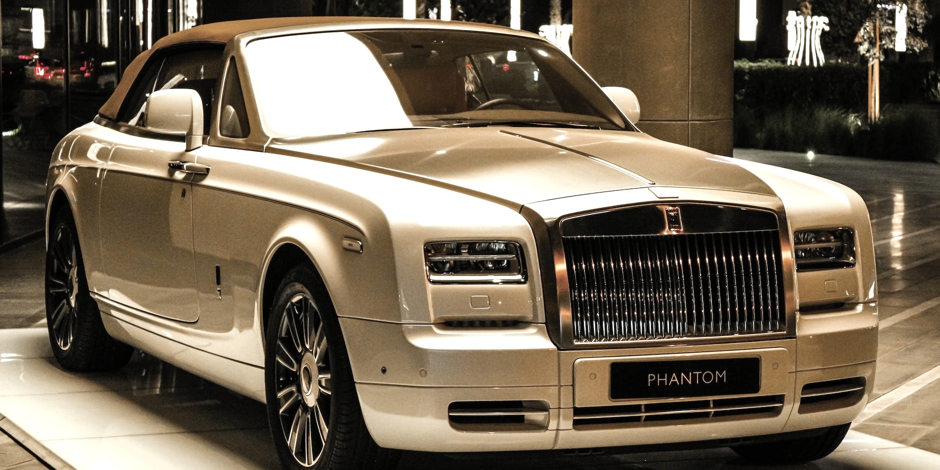 Phantom’s Presence: Mastering the Art of Luxury Transport in London
