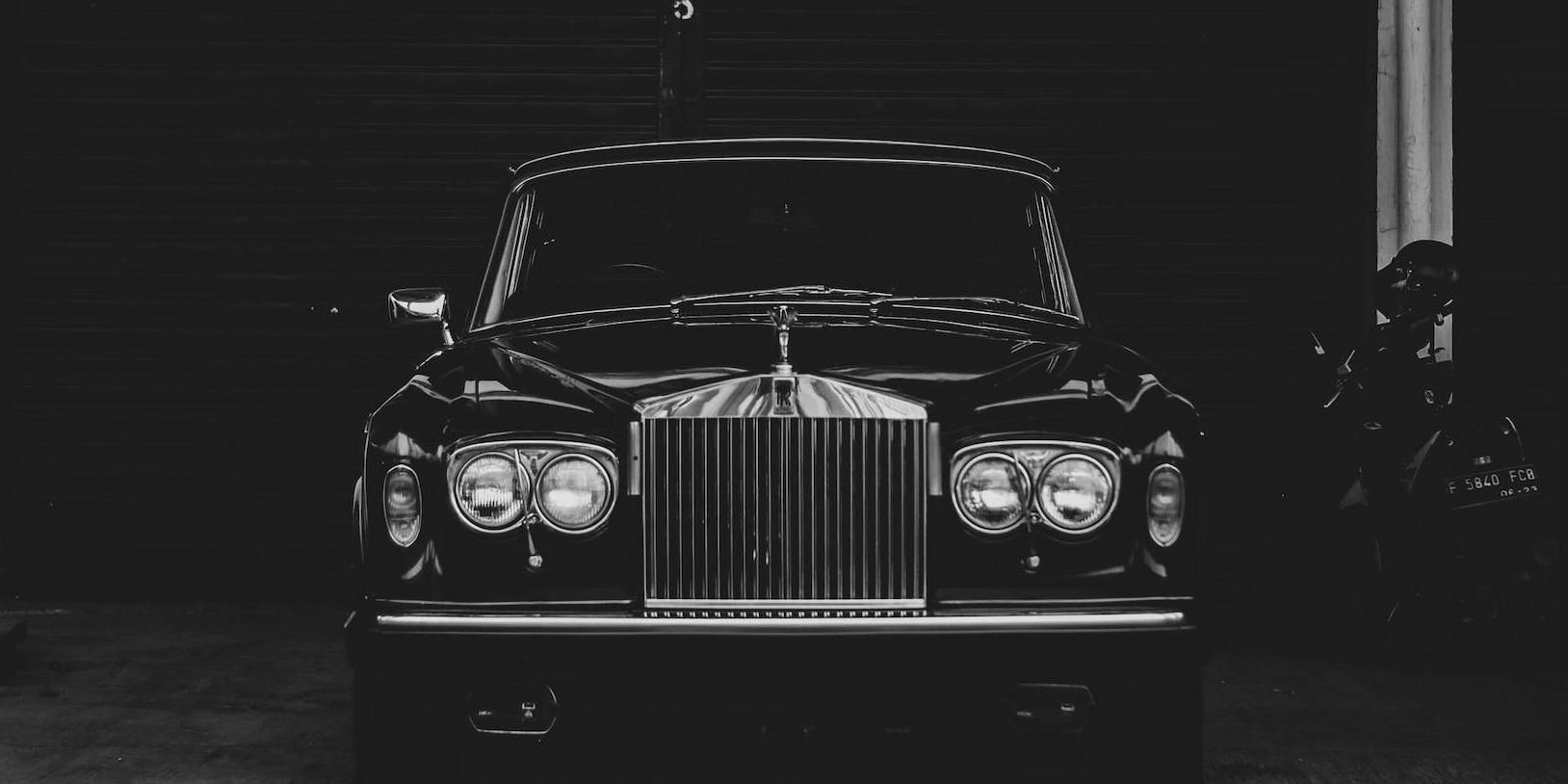 Rolls Royce v limo hire: How should I travel on my wedding day?