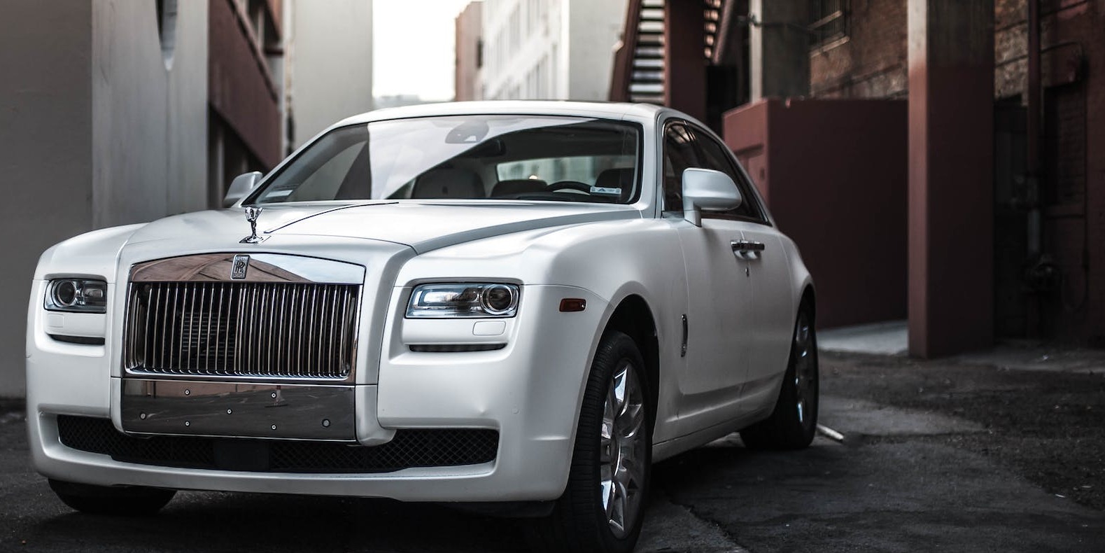Elegant Duos: Coordinating Bride and Groom Cars with Rolls Royce and Bentley models
