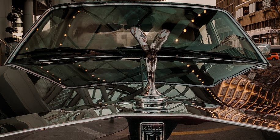 How to Make a Statement with Vintage Wedding Cars in Manchester